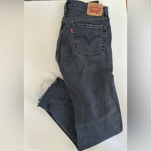Womens Levi’s Dark Wash Boyfriend Jeans Size 27